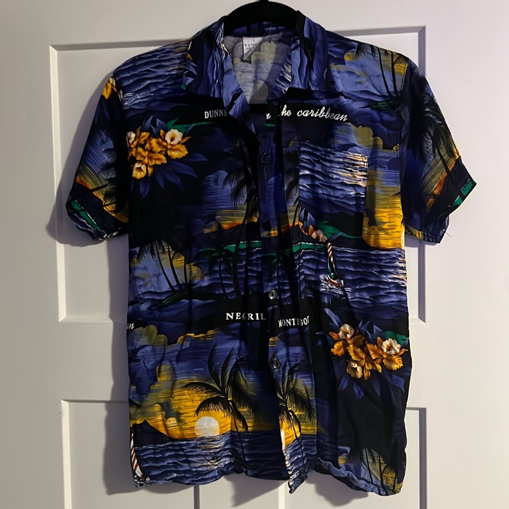 G S Fashion tropical button down tee